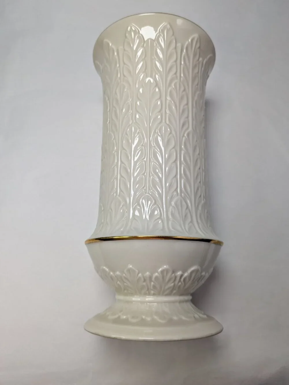 Vintage Lenox Ivory Porcelain Acanthus Leaf Pedestal Vase 24k Gold Trim 9.5”